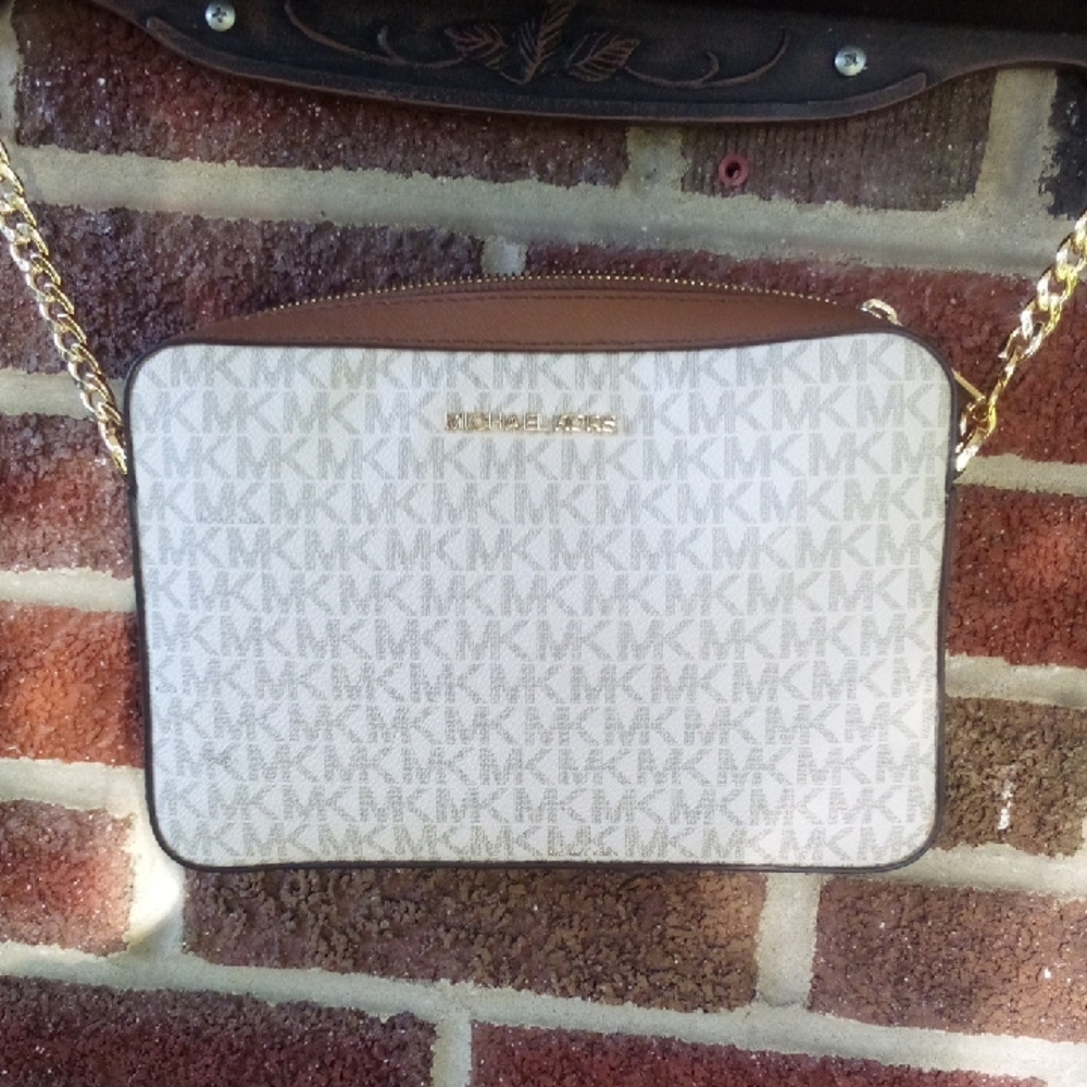 MK Jetset  Crossbody Bag New No Tags 10" X 7" Gold Chain - Picture 3 of 10